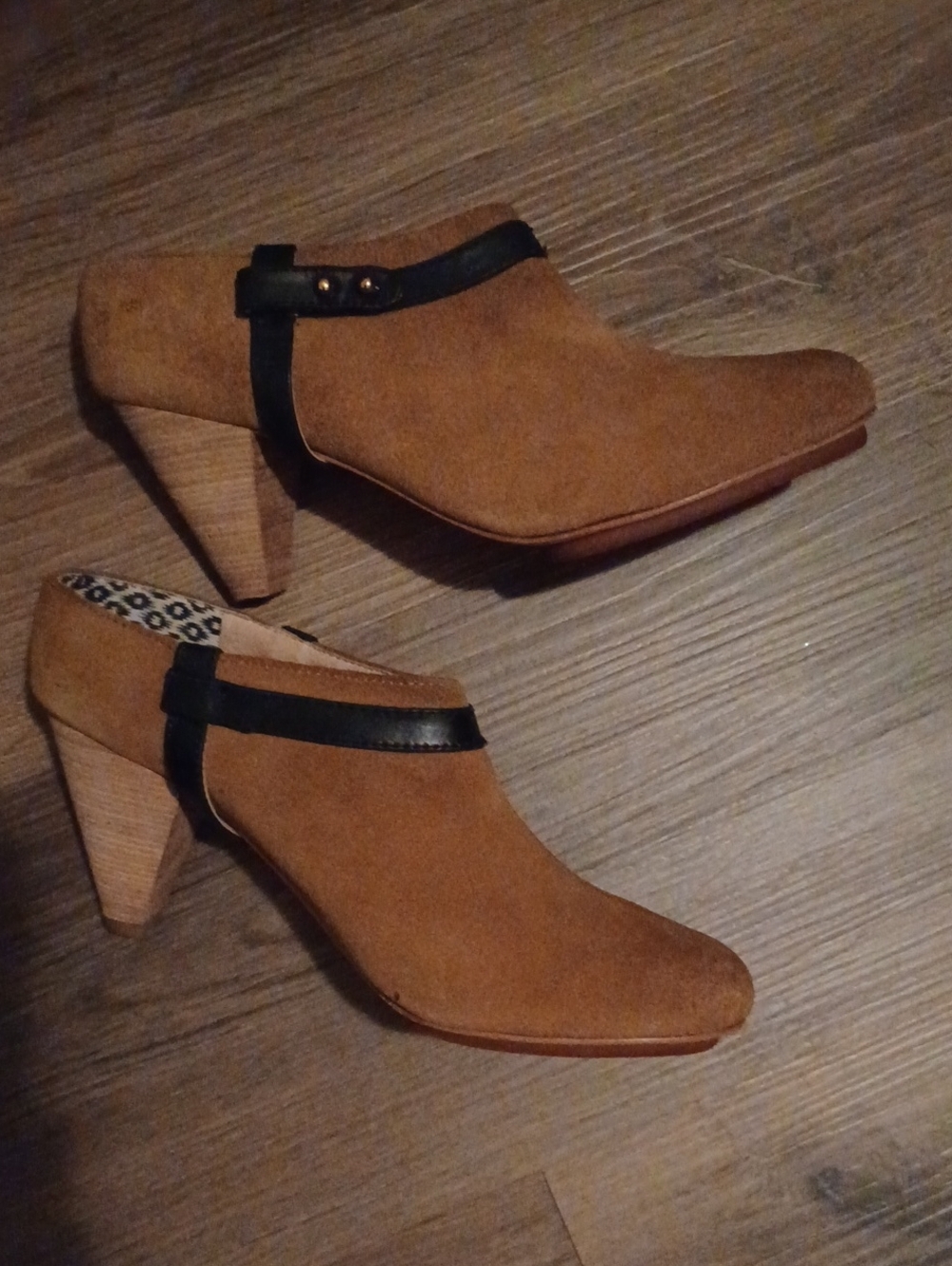 ● Matt Bernson Women's Suede Loafers in Camel Size 6